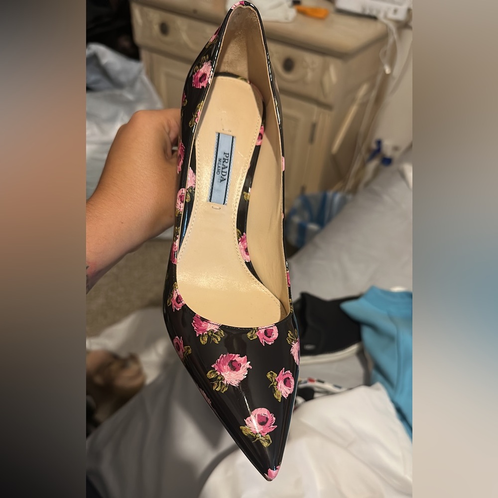 New shoes Prada , size 7 never used .